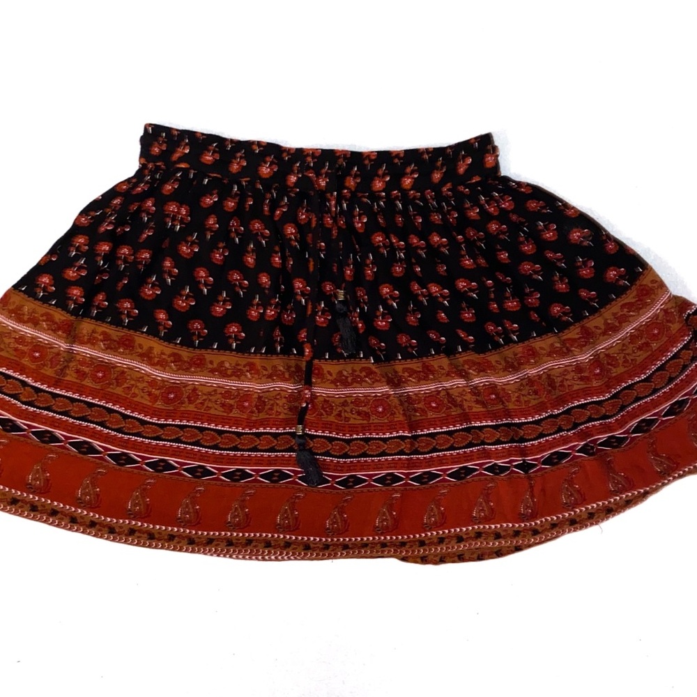 Forever 21 Red and Black Skirt With Floral print